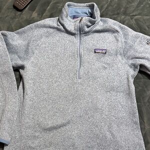 Patagonia Woman’s Light Heather Blue Half-Zip Pullover size L
